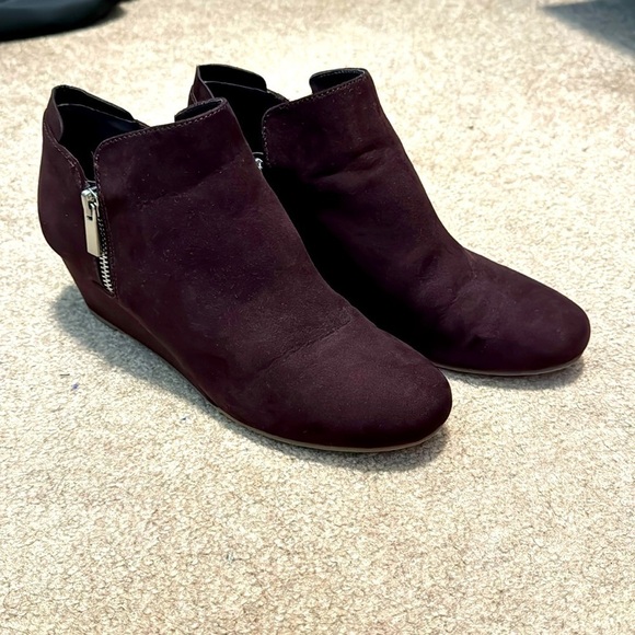 DV8 dolce vita breezy wedge bootie in burgundy size 7.5 - Picture 1 of 7